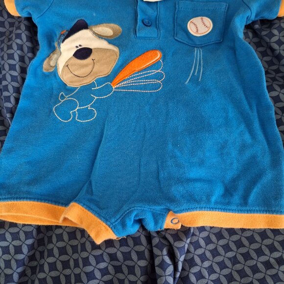 Dog playing baseball onesie 6 to 9 months - Picture 6 of 8